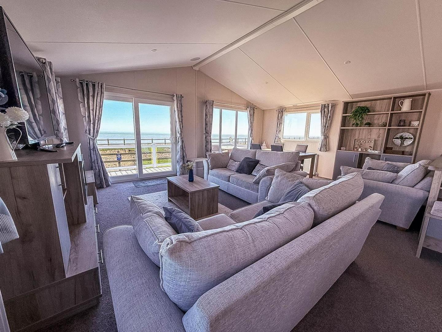 Stunning 6 Berth Lodge With Full Sea Views In Suffolk Ref 68007Cr Lowestoft Exterior foto